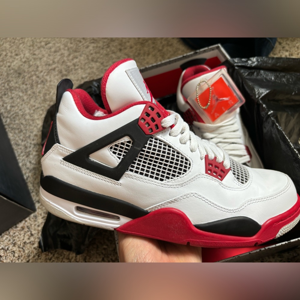 AIR JORDAN 4 RETRO
